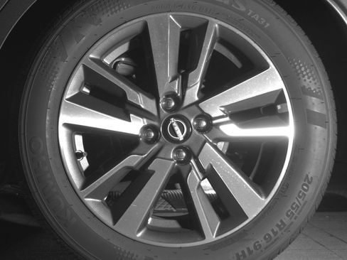 Used 2025 Nissan Versa SV image 14