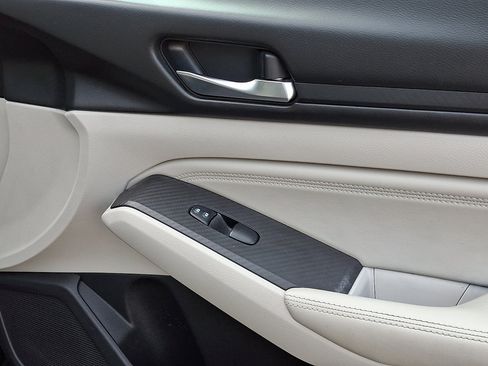 Used 2019 Nissan Altima 2.5 S FWD image 9
