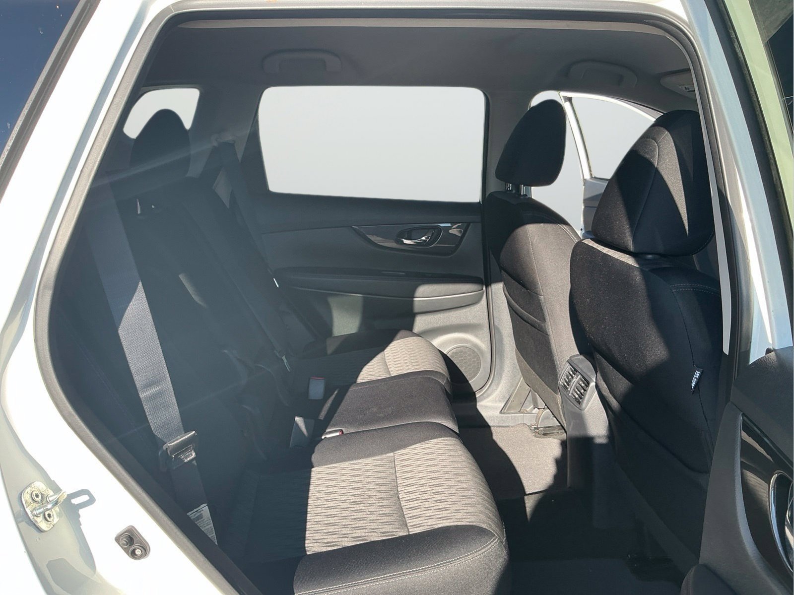 Used 2018 Nissan Rogue SV w/ Premium Package FWD image 13