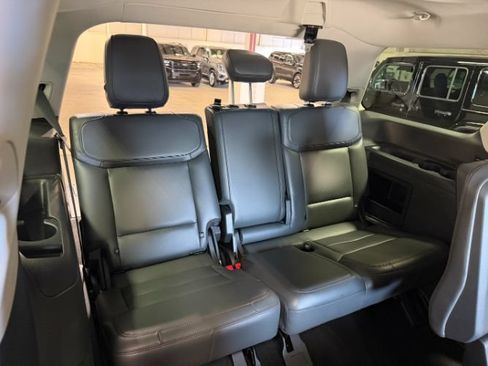 Used 2025 Ford Expedition Active AWD/4WD image 30