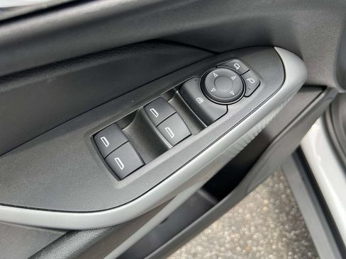 Used 2024 Chevrolet Trax LS w/ LS Convenience Package FWD image 16