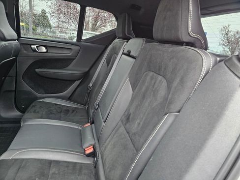 Used 2020 Volvo XC40 T5 R-Design image 21