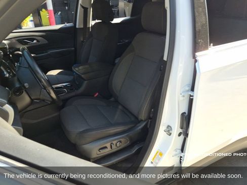 Used 2021 Chevrolet Traverse LT FWD image 11