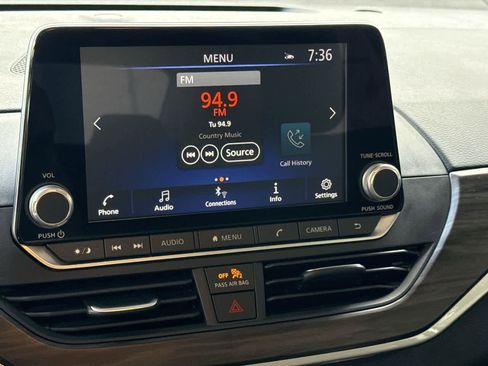 Used 2025 Nissan Altima 2.5 SV FWD image 18