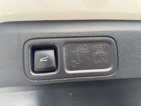 Used 2024 Ford Expedition Limited image 10