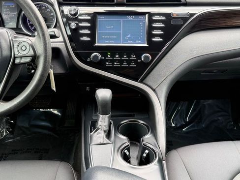 Used 2019 Toyota Camry LE FWD image 23