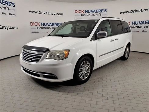 Used 2014 Chrysler Town & Country Touring-L w/ Driver Convenience Group image 1