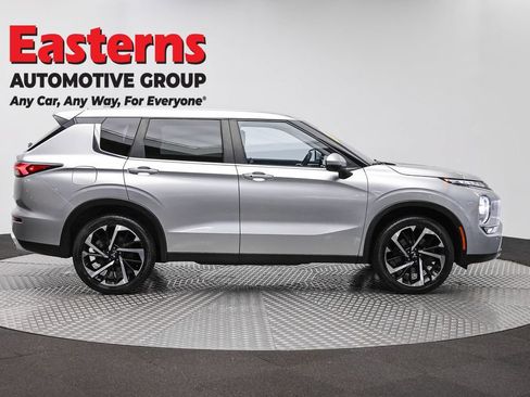 Used 2024 Mitsubishi Outlander SE AWD/4WD image 4