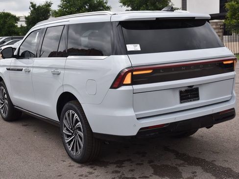 New 2026 Lincoln Navigator Black Label AWD/4WD image 9