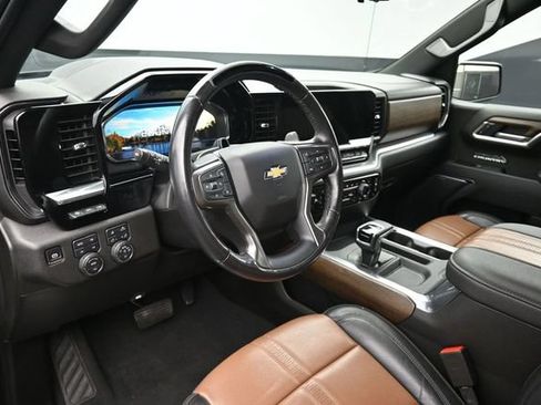 Used 2025 Chevrolet Silverado 1500 High Country AWD/4WD image 13