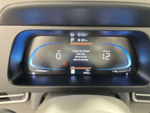Used 2025 Hyundai Elantra Sport FWD image 17