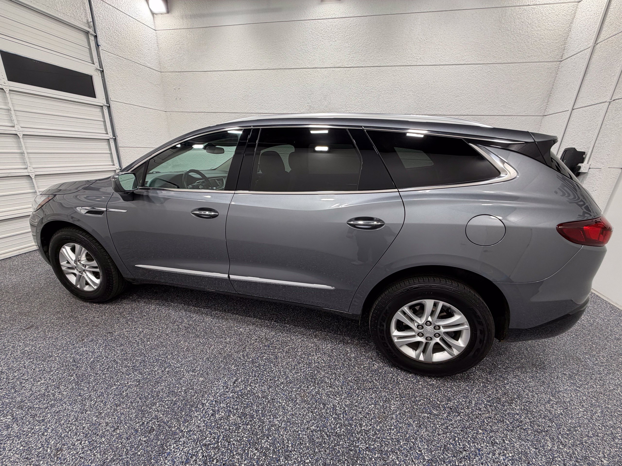 Used 2020 Buick Enclave Essence w/ Sound and Sites Package AWD/4WD image 3