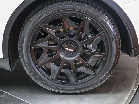 Used 2021 Tesla Model Y Long Range AWD/4WD image 11