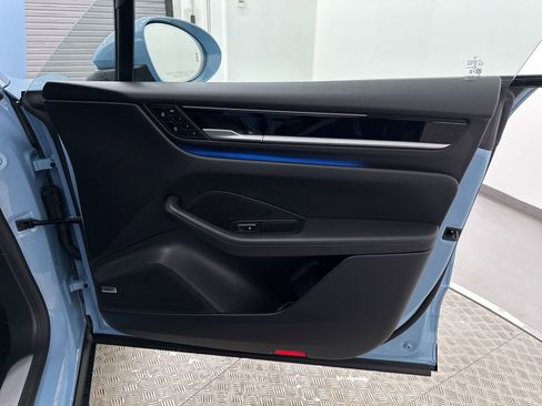 Used 2025 Porsche Macan Electric image 35