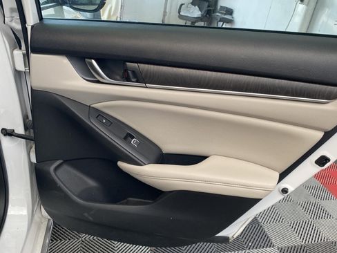 Used 2021 Honda Accord Touring image 10