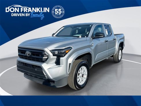Used 2025 Toyota Tacoma SR image 1
