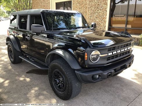 Used 2023 Ford Bronco Black Diamond w/ Sasquatch Package AWD/4WD image 4