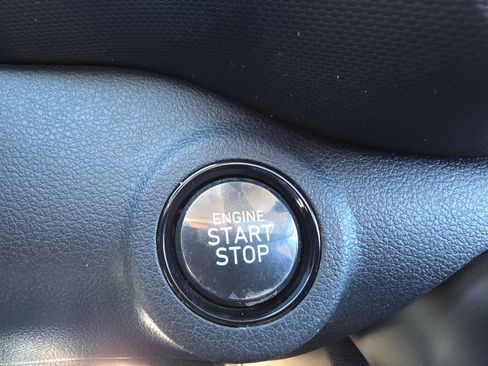 Used 2025 Hyundai Venue SEL FWD image 18
