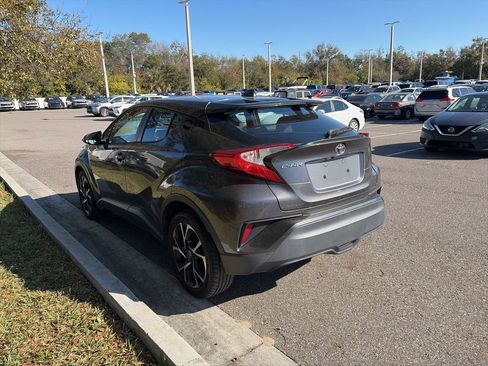 Used 2021 Toyota C-HR XLE image 2