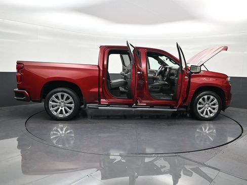 Used 2020 Chevrolet Silverado 1500 High Country w/ Technology Package AWD/4WD image 32
