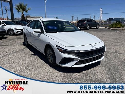 Certified 2025 Hyundai Elantra SE w/ Cargo Package FWD image 1
