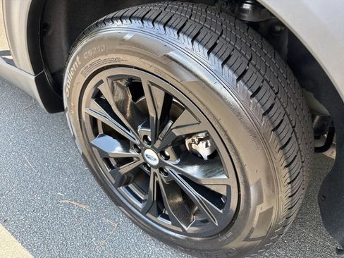 Used 2024 Ford Explorer Limited image 36