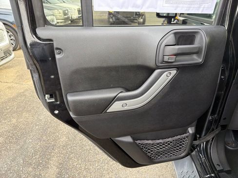 Used 2015 Jeep Wrangler Unlimited Sahara w/ Connectivity Group image 12