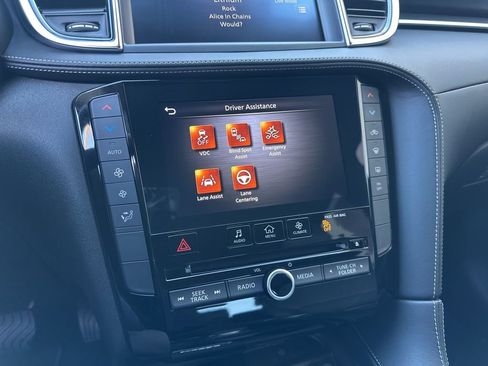 Certified 2025 INFINITI QX50 Pure image 5