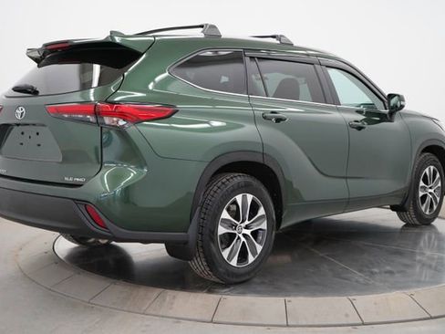 Used 2023 Toyota Highlander XLE image 7