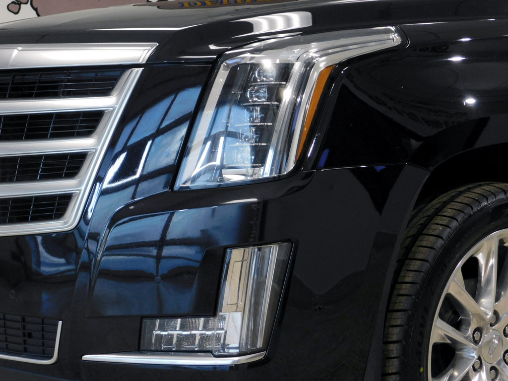 Used 2019 Cadillac Escalade ESV Luxury AWD/4WD image 13
