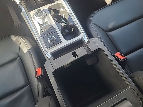 Used 2022 Ford Explorer XLT w/ Equipment Group 202A image 15