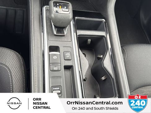 Used 2025 Nissan Pathfinder SV image 30