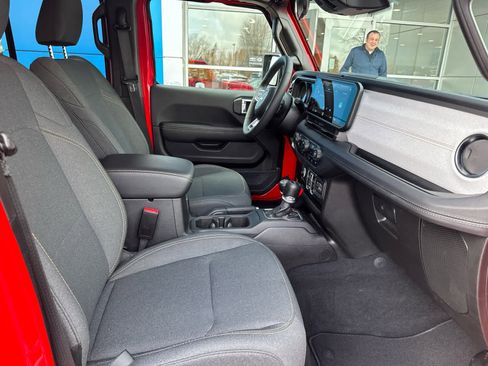 Used 2025 Jeep Wrangler Sahara w/ Safety Group image 4