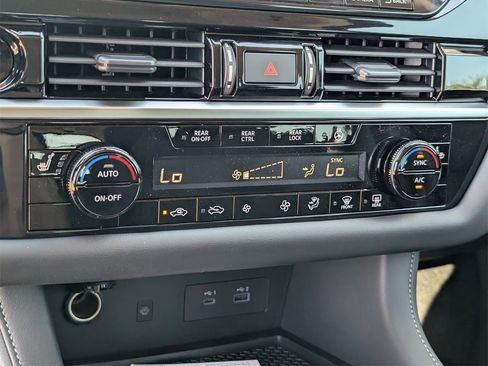 New 2025 Nissan Pathfinder SL image 13