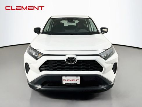 Used 2022 Toyota RAV4 LE FWD image 3