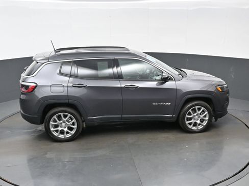 Used 2024 Jeep Compass 4WD image 39