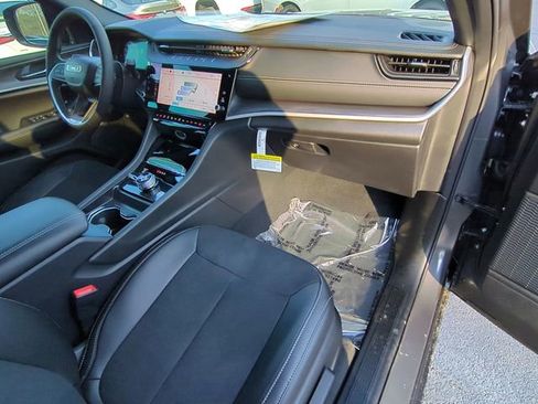 New 2026 Jeep Grand Cherokee Altitude AWD/4WD image 38