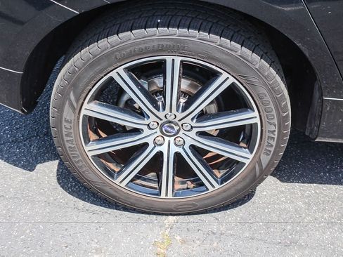 Used 2016 Volvo XC60 T5 Premier w/ Proximity Package FWD image 11