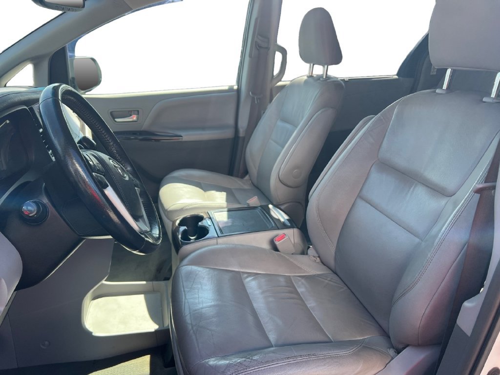 Used 2017 Toyota Sienna XLE w/ XLE Navigation Package AWD/4WD image 10