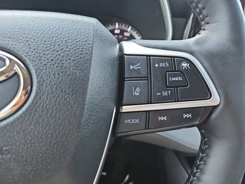 Used 2022 Toyota Highlander Limited FWD image 29