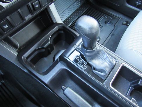 Used 2022 Toyota Tacoma SR image 26