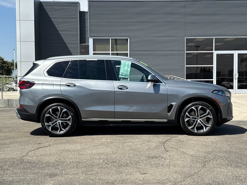 Used 2024 BMW X5 sDrive40i w/ Premium Package RWD image 2
