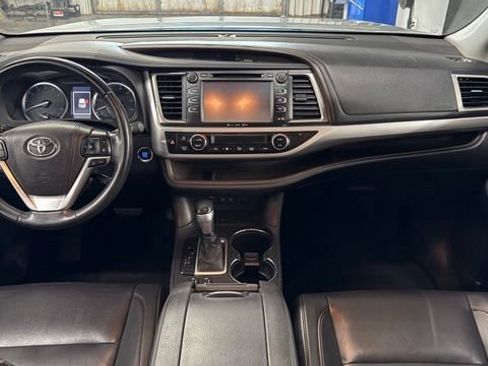 Used 2019 Toyota Highlander XLE FWD image 32