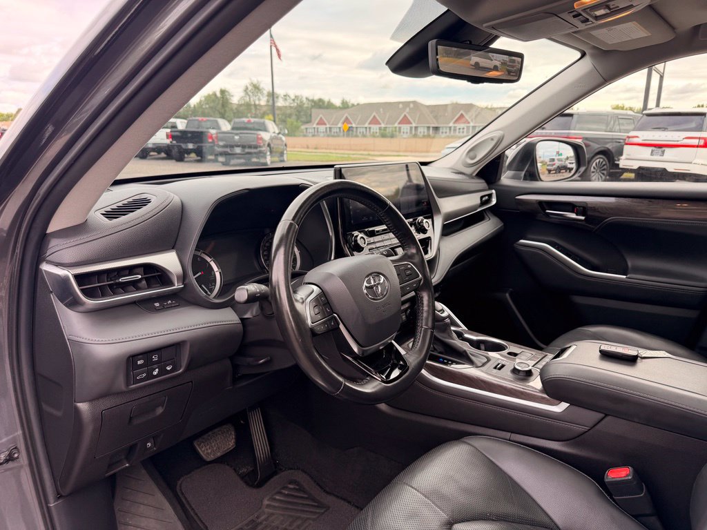 Used 2021 Toyota Highlander Platinum AWD/4WD image 23