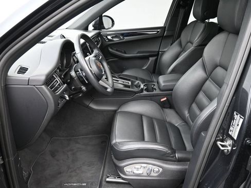 Certified 2026 Porsche Macan AWD/4WD image 9