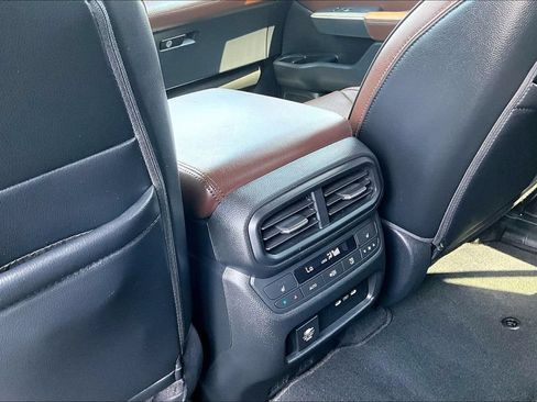 Used 2025 Honda Pilot Elite image 24