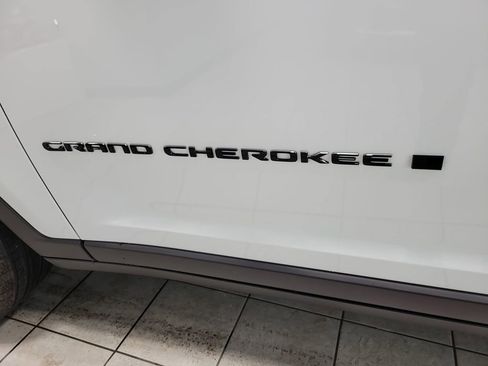New 2025 Jeep Grand Cherokee Limited AWD/4WD image 10