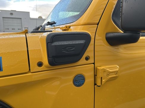 Used 2021 Jeep Wrangler Unlimited Rubicon 4xe w/ Steel Bumper Group image 15