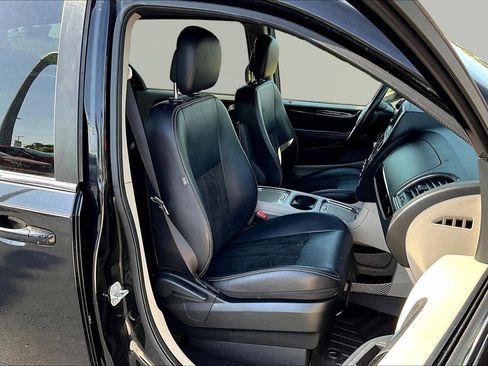 Used 2019 Dodge Grand Caravan SXT FWD image 29