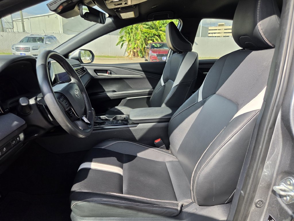 Used 2025 Toyota Camry SE w/ Convenience Package FWD image 27